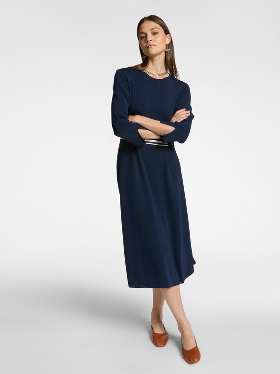 Trikotkleid mit gestreiftem Gürtel