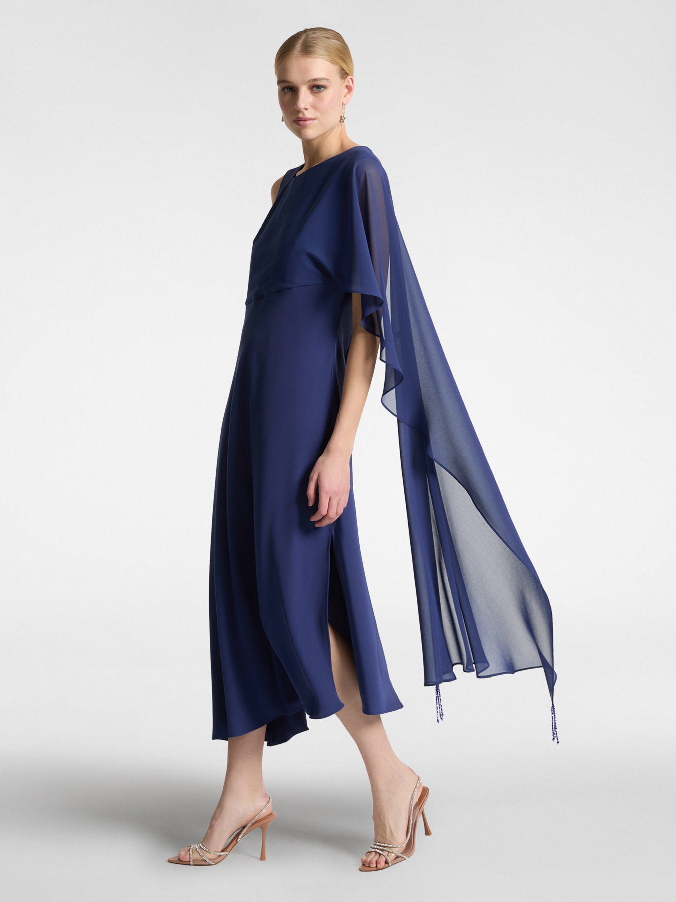 Robe longue élégante avec étole image number 0
