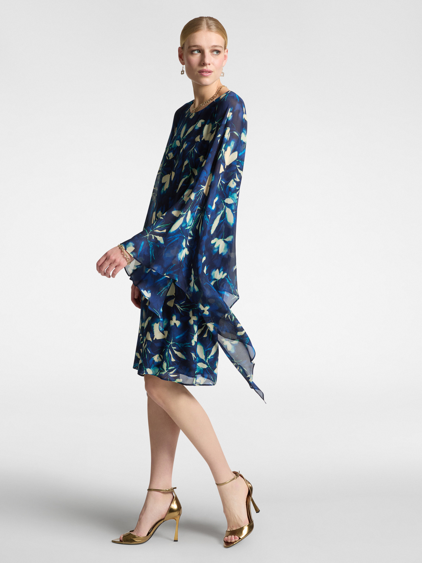 Elegant printed dress with cape image number 0