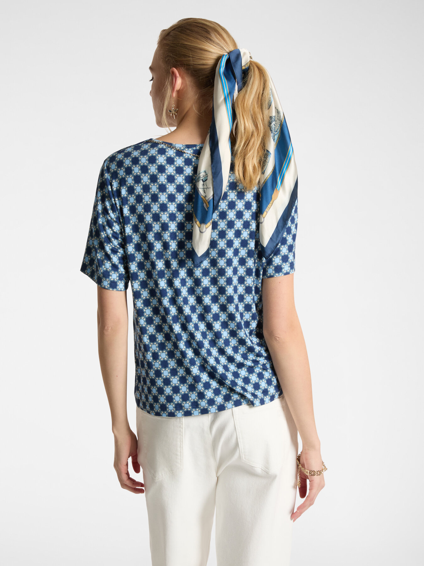 Monogramm-T-Shirt mit Halskette image number 1