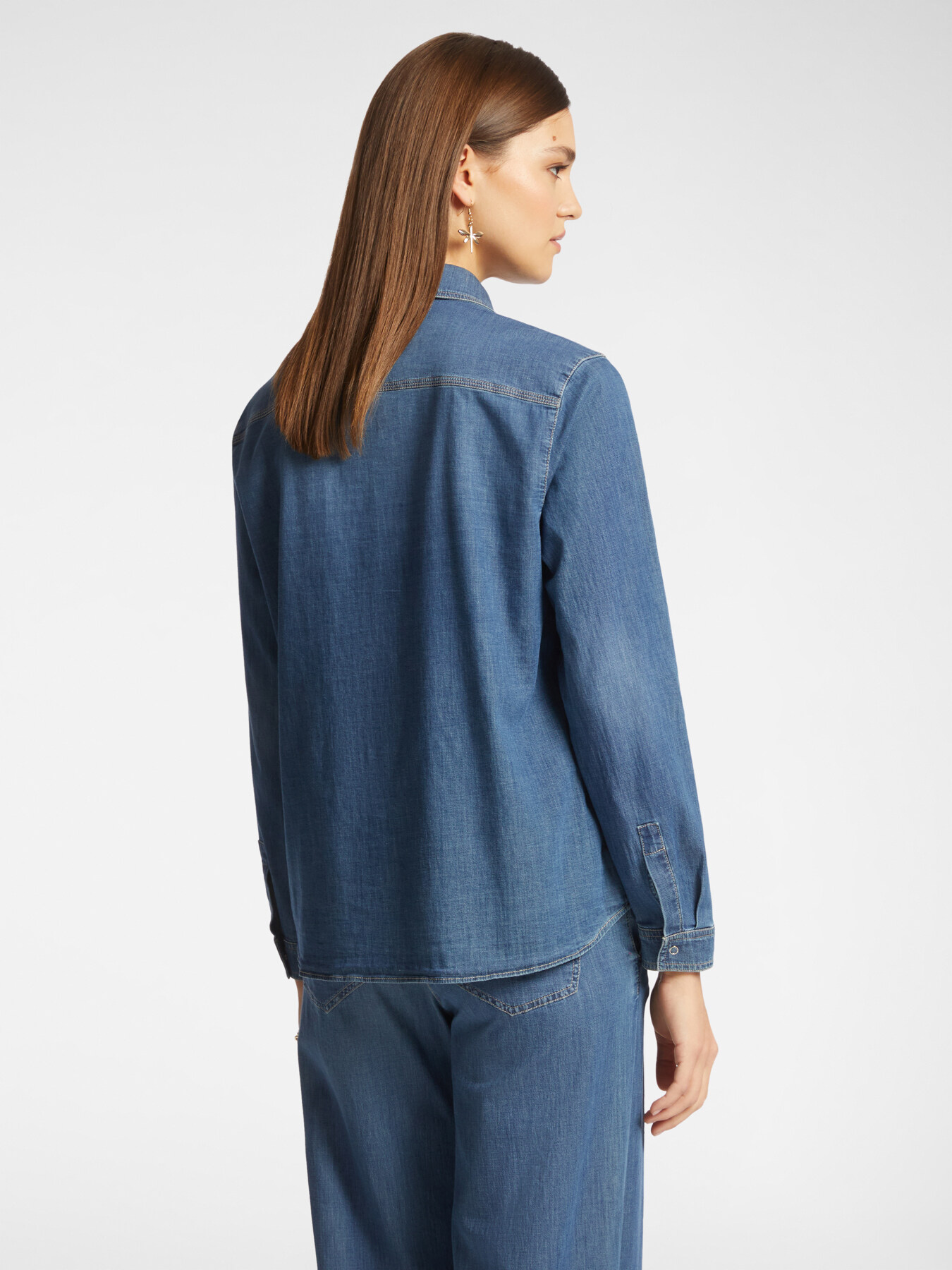 Chambray shirt with necklace image number 1