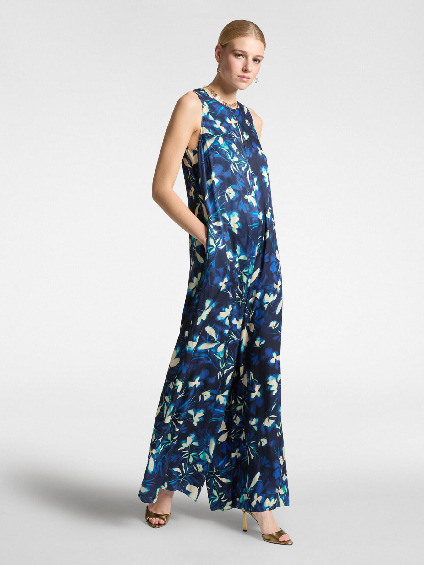 Elegant printed suit with jumpsuit and blouse image number 0