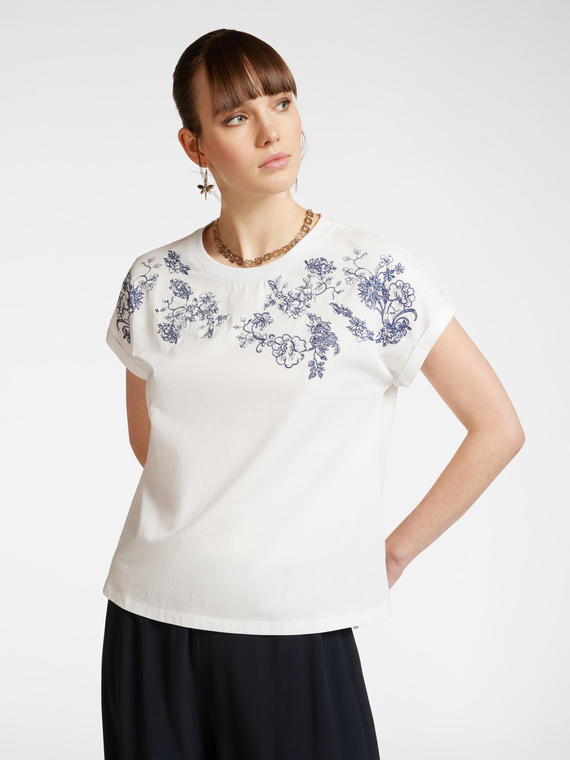 T-shirt with floral embroidery