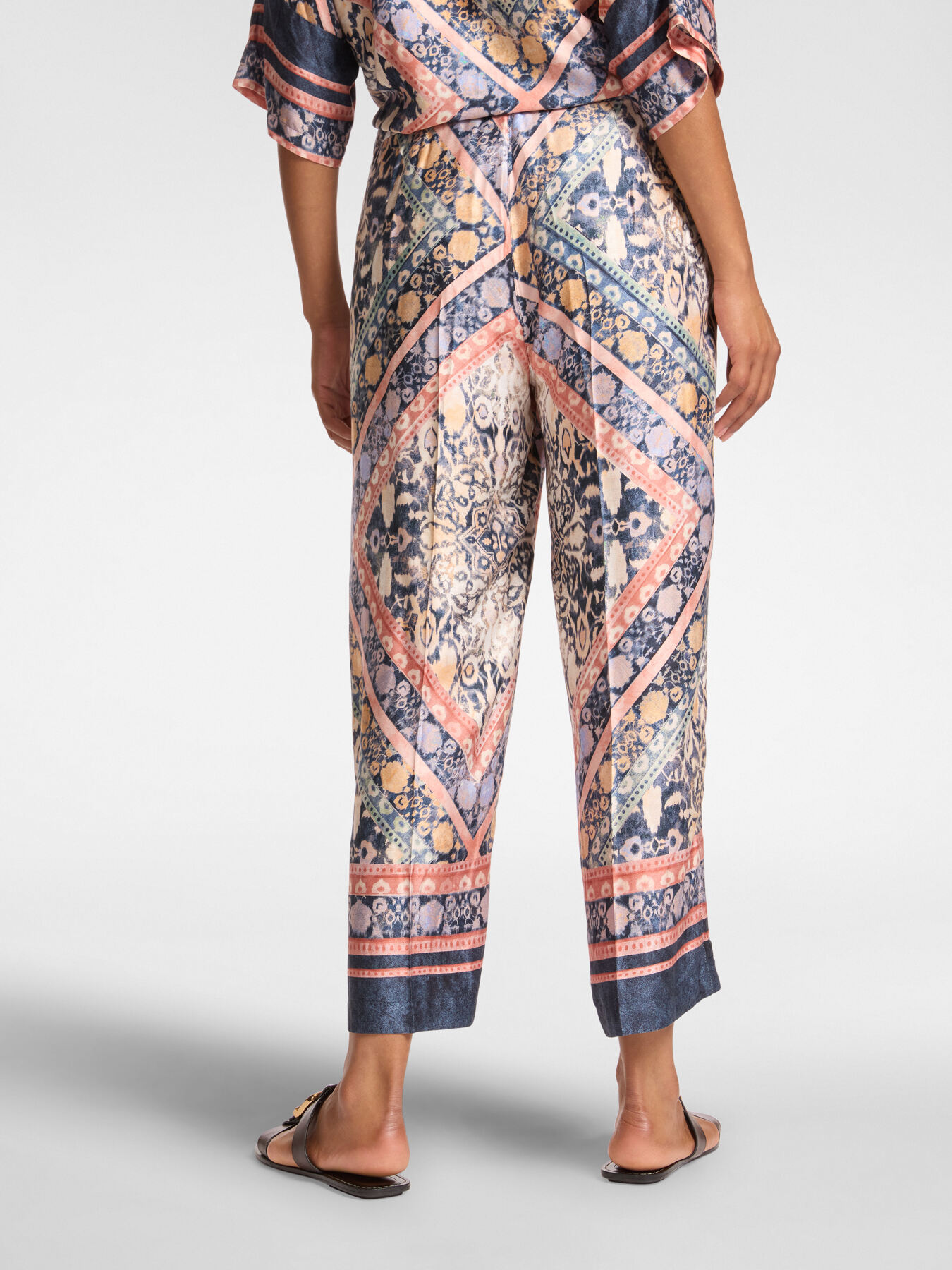 Printed cropped trousers image number 1