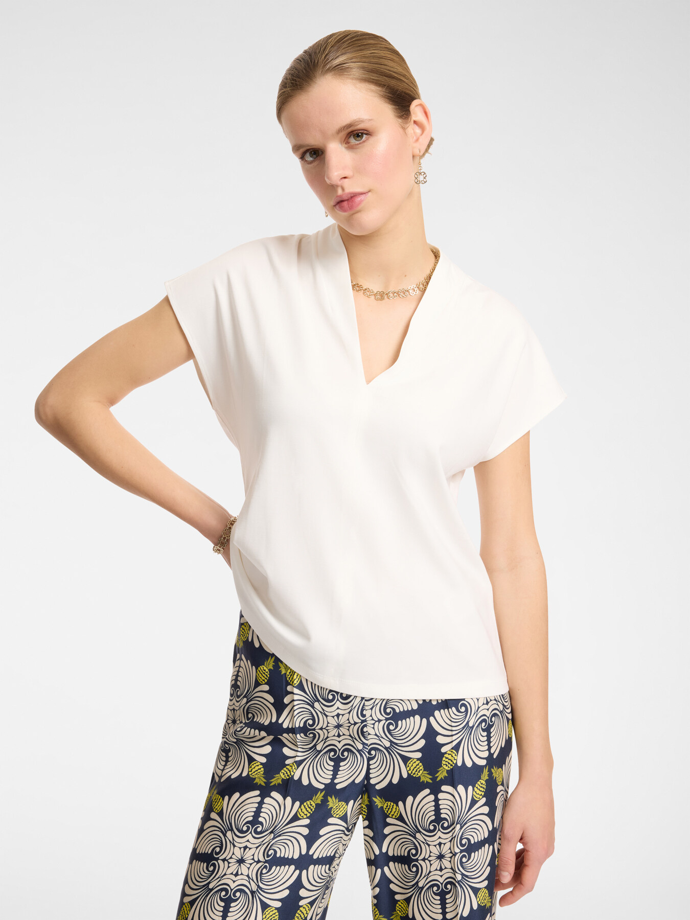 T-shirt with stand-up collar image number 0