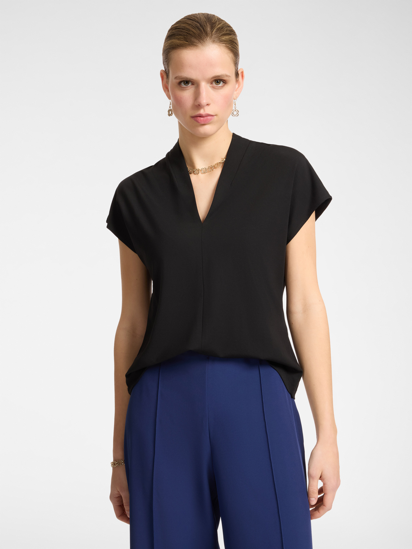 T-shirt with stand-up collar image number 0